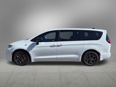 Used 2024 Chrysler Pacifica Limited