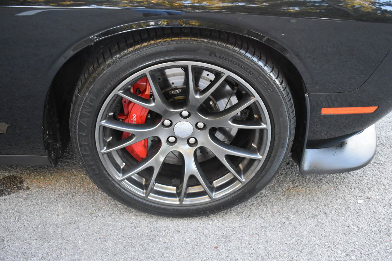 Used 2016 Dodge Challenger SRT RWD image 24