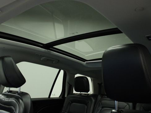 Used 2025 Lincoln Aviator Reserve image 10