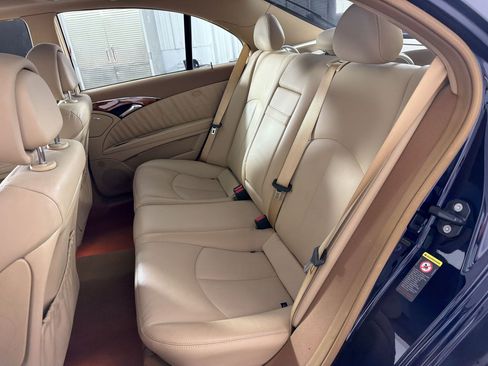 Used 2009 Mercedes-Benz E 350 4MATIC Sedan image 21
