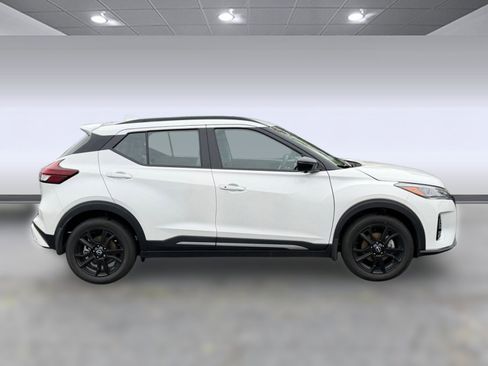 Used 2024 Nissan Kicks SR w/ SR Premium Package FWD image 6