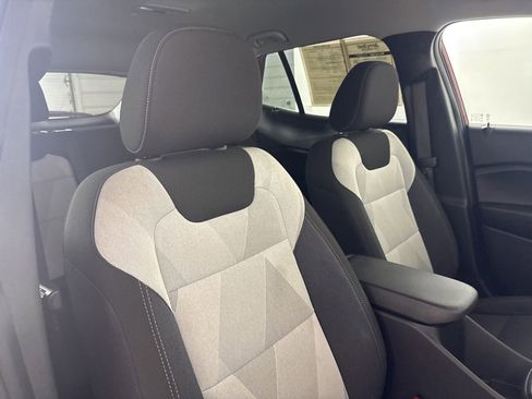 Used 2025 Chevrolet Trax LS FWD image 26