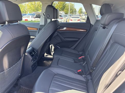 Used 2023 Audi Q5 2.0T Premium w/ Convenience Package AWD/4WD image 19