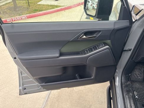 Used 2025 Lexus GX 550 image 5