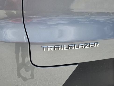 Used 2024 Chevrolet TrailBlazer LT FWD image 12
