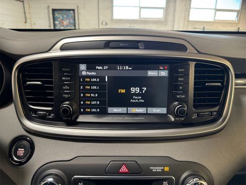 Certified 2020 Kia Sorento SX image 17