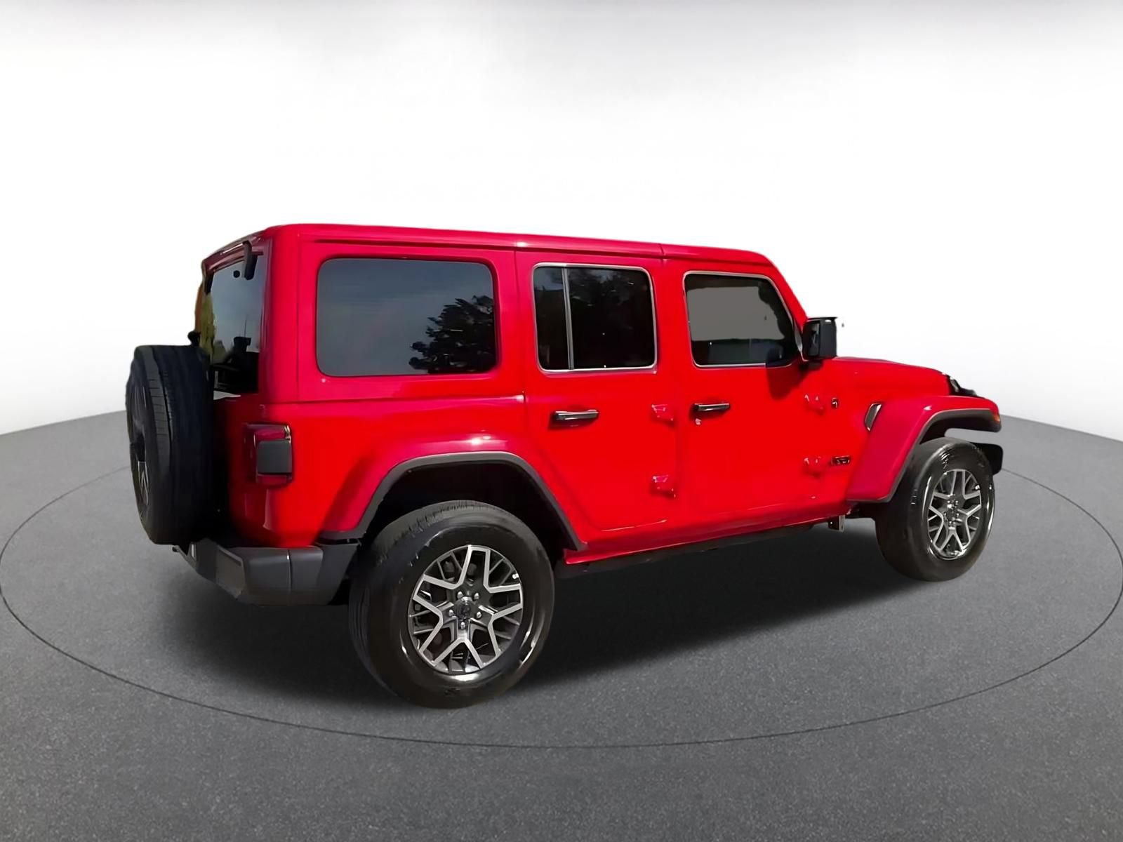 Used 2025 Jeep Wrangler Unlimited Sahara AWD/4WD image 13