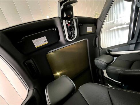 Used 2026 Porsche Macan image 25