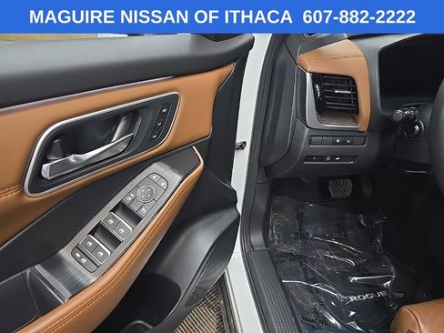 Used 2024 Nissan Rogue Platinum w/ Platinum Premium Package AWD/4WD image 28