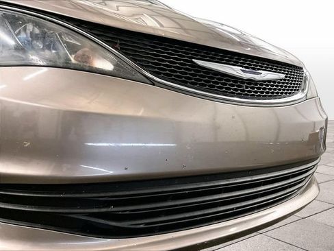 Used 2017 Chrysler Pacifica LX FWD image 30