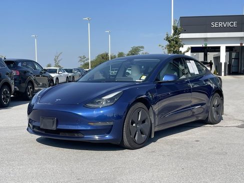 Used 2021 Tesla Model 3 Standard Range Plus image 3