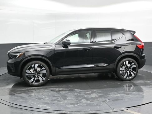 Used 2025 Volvo XC40 B5 Ultra w/ Climate Package AWD/4WD image 9