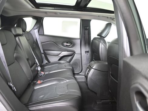 Used 2019 Jeep Cherokee Limited w/ Trailer Tow Group AWD/4WD image 15