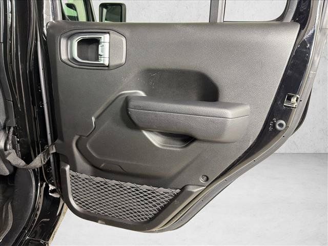 Used 2023 Jeep Gladiator Sport AWD/4WD image 16