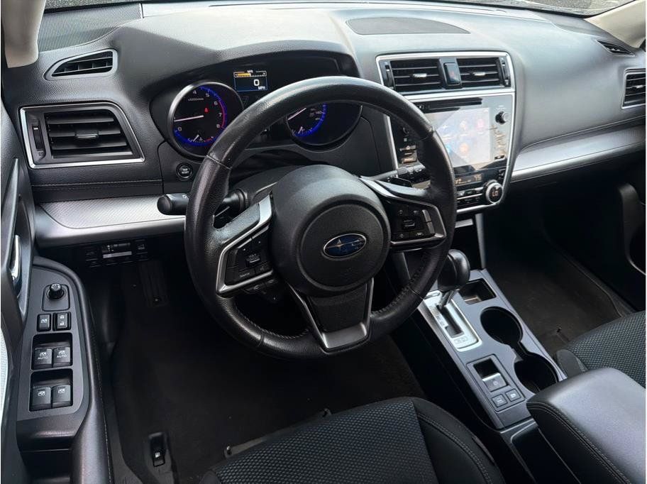 Used 2019 Subaru Outback 2.5i Premium AWD/4WD image 2