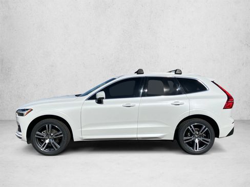 Used 2021 Volvo XC60 T5 Momentum w/ Premium Package FWD image 8