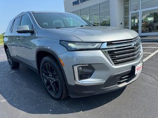 Used 2023 Chevrolet Traverse LT FWD video 2