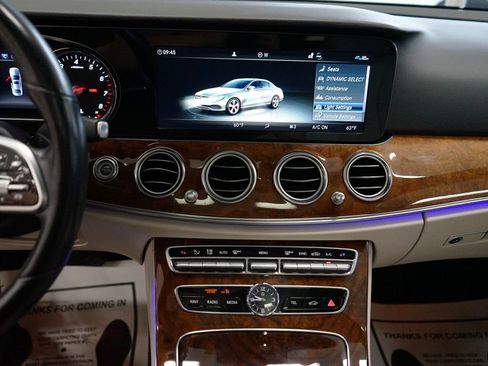 Used 2019 Mercedes-Benz E 300 4MATIC image 7