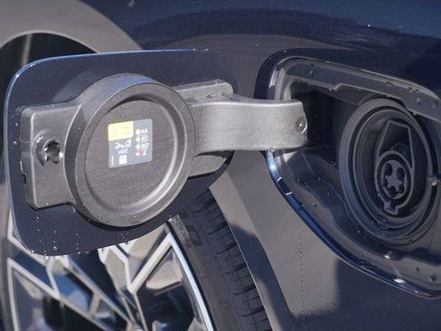 New 2026 BMW 550e xDrive w/ Premium Package image 6