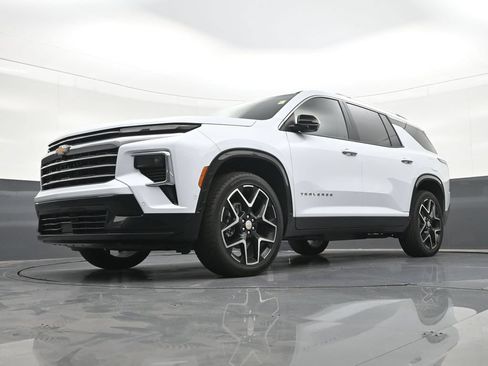 Used 2026 Chevrolet Traverse High Country FWD image 26