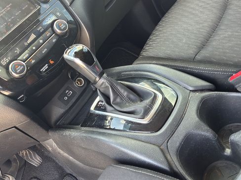 Used 2019 Nissan Rogue SV AWD/4WD image 32