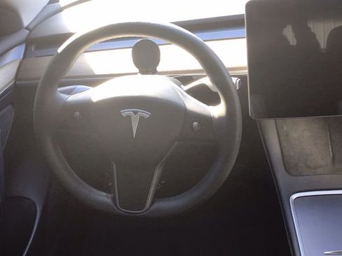 Used 2023 Tesla Model 3 Standard Range image 13