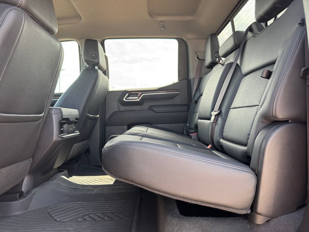 Used 2023 Chevrolet Silverado 1500 LT Trail Boss w/ LT Trail Boss Premium Package AWD/4WD image 36