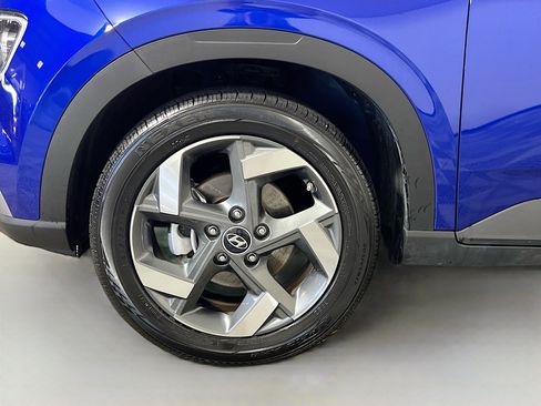 Used 2024 Hyundai Venue Limited image 14