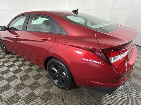 Used 2023 Hyundai Elantra SEL w/ Cargo Package FWD image 5