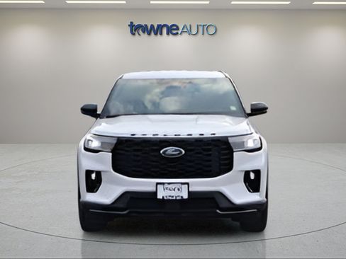 Used 2025 Ford Explorer ST-Line w/ ST-Line Street Pack AWD/4WD image 8