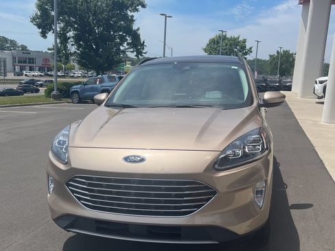 Used 2021 Ford Escape Titanium w/ Titanium Elite Package AWD/4WD image 3