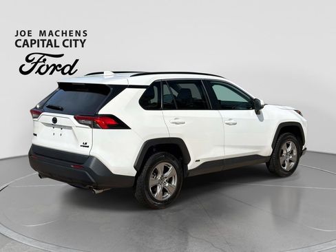 Used 2022 Toyota RAV4 LE AWD/4WD image 5