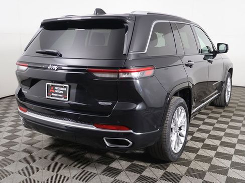 Used 2023 Jeep Grand Cherokee Summit w/ Luxury Tech Group V AWD/4WD image 14