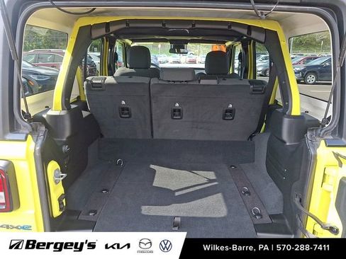 Used 2024 Jeep Wrangler Unlimited w/ Convenience Group AWD/4WD image 31