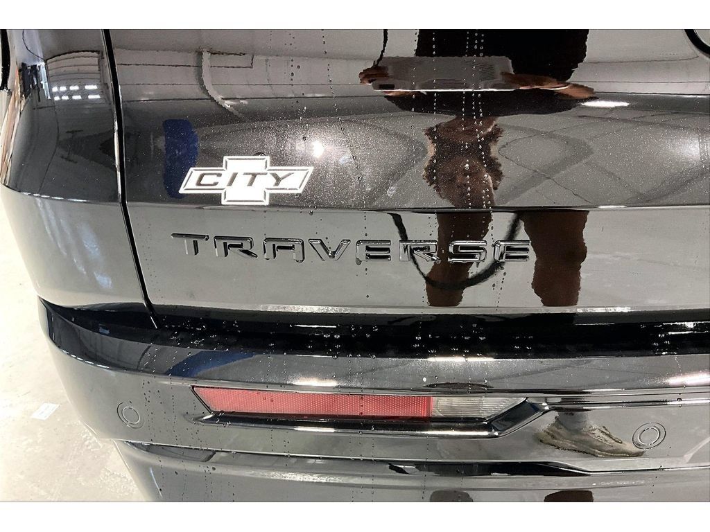 New 2026 Chevrolet Traverse RS w/ LPO, Floor Liner Package FWD image 41