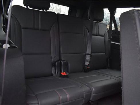 Used 2022 Chevrolet Suburban RST w/ Sport Performance Package image 16