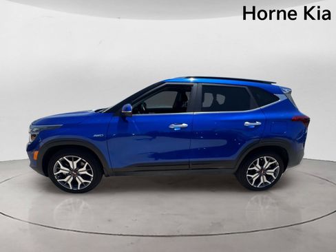 Certified 2021 Kia Seltos SX w/ SX Sunroof Package AWD/4WD image 6