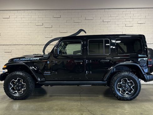 Used 2023 Jeep Wrangler Unlimited Rubicon 4xe w/ Cold Weather Group AWD/4WD image 9