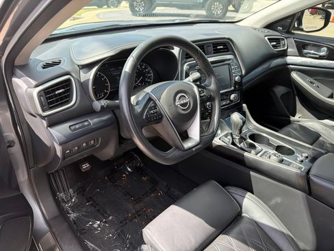 Used 2023 Nissan Maxima Platinum w/ Sport Mat Group FWD image 12