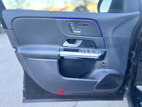 Used 2025 Mercedes-Benz GLA 250 4MATIC w/ Exclusive Package image 16