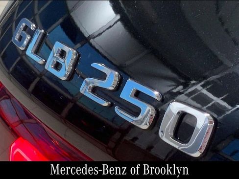 Certified 2022 Mercedes-Benz GLB 250 4MATIC image 10