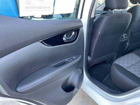 Used 2022 Nissan Rogue Sport SV image 11