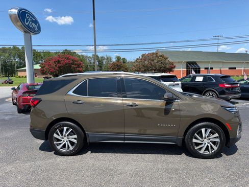 Used 2024 Chevrolet Equinox Premier AWD/4WD image 2
