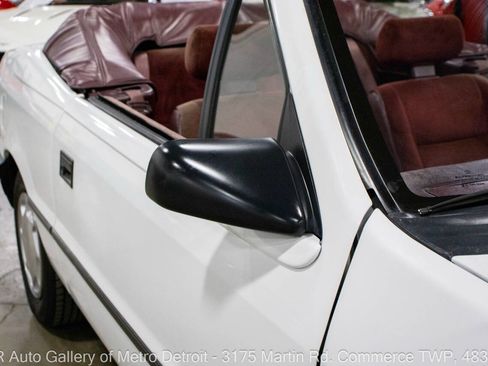 Used 1991 Dodge Shadow Convertible image 40