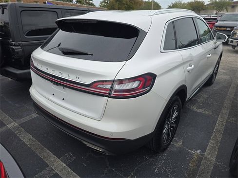 Used 2023 Lincoln Nautilus FWD image 3
