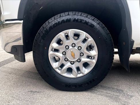 Used 2021 Chevrolet Silverado 3500 LT AWD/4WD image 31