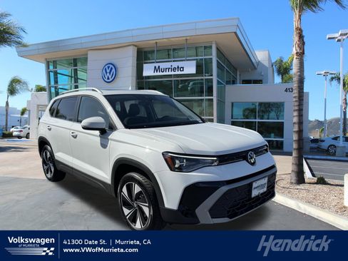 Used 2025 Volkswagen Taos SE AWD/4WD image 1