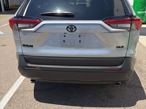 Used 2025 Toyota RAV4 XLE FWD image 8