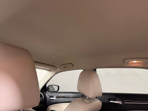 Used 2019 Chrysler 300 Limited RWD image 15