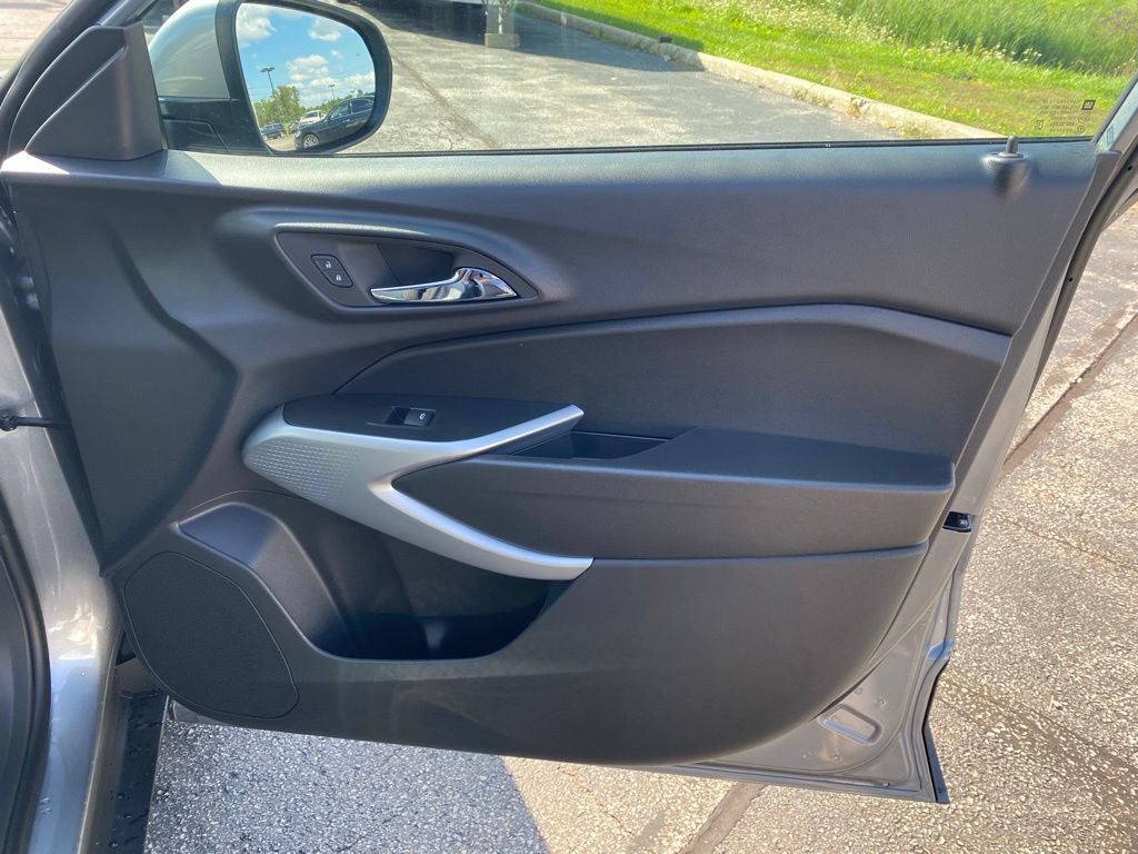 New 2026 Chevrolet Trax LS w/ LS Convenience Package FWD image 19